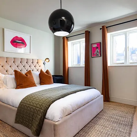 Old Town House Converted Church Dog-friendly Sleeps 6