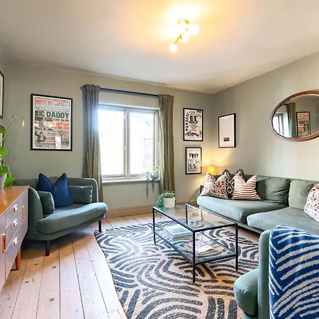 Old Town House Converted Church Dog-friendly Sleeps 6 Scarborough
