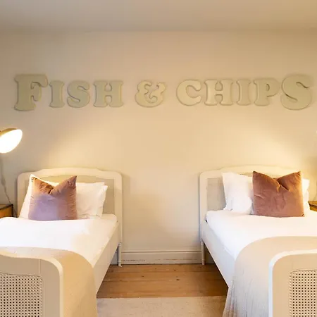 Old Town House Converted Church Dog-friendly Sleeps 6 Scarborough