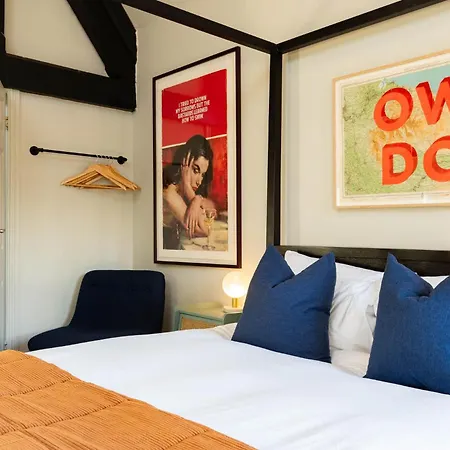 Old Town House Converted Church Dog-friendly Sleeps 6 * Scarborough