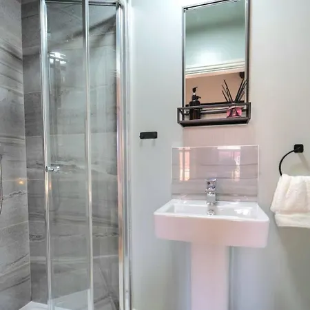 Old Town House Converted Church Dog-friendly Sleeps 6 Scarborough