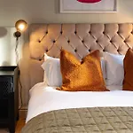 Apartment Old Town House Converted Church Dog-friendly Sleeps 6 Scarborough