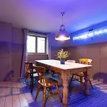 Old Town House Converted Church Dog-friendly Sleeps 6 Apartment