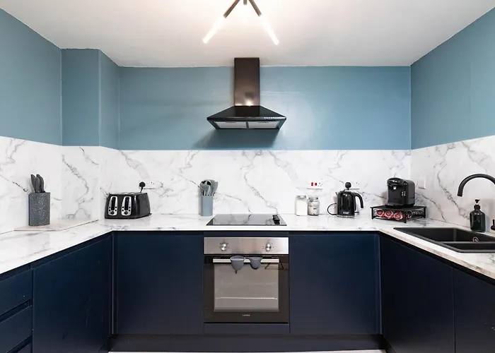 Old Town House Converted Church Dog-friendly Sleeps 6 アパート *